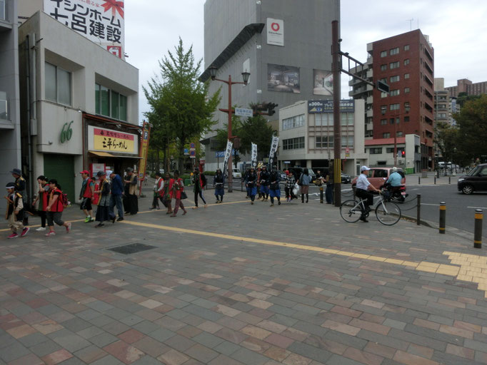 2019年令和元年にタイムスリップした藩士たち。
