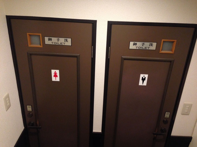 トイレは男女別です。