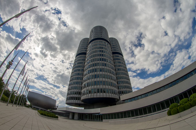 BMW-Zentrale "Vierzylinder"