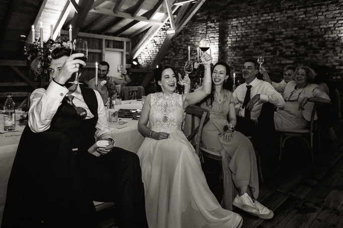  Champagnermomente: Festgehalten von Hochzeitsfotografen in Gut Thurnsberg