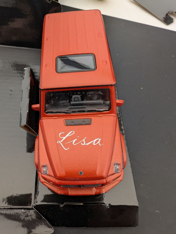 Kunst_Luxusautomobile_Mercedes_Benz_Sindelfingen_Kalligraphie_Calligraphy_Stuttgart_München_Frankfurt_Gravur_Modellauto_Markenaktivierung_Personalisierung