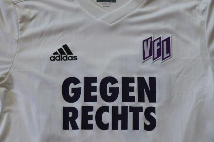 ﻿VfL Osnabrück 2017/18 Sondertrikot "gegen Rechts" (wurde nur für die Spieler und für den 32 Spieltag produziert) mit Autogramm, Nr. 29 Krasniqi (Matchvorbereitet gg. Rostock 31.3.18)