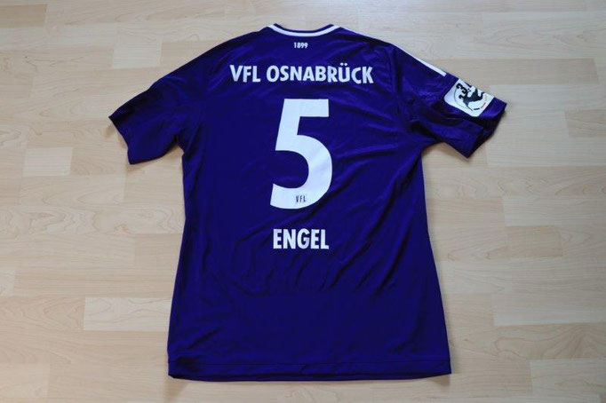 VfL Osnabrück 2017/18 Heim, L+T Patch (wurde nur in den Vorbereitungsspielen getragen), Nr. 5 Engel (Matchvorbereitet)