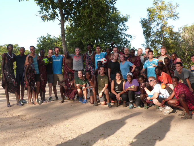 Masai from Lukwambe and university students from the USA sharing a fantastic day