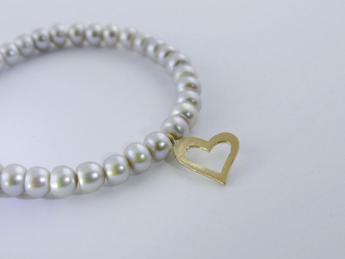 Süßwasserperlen Armband mit Gelbgold Anhänger handgefertigt