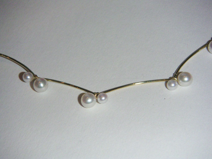 Collier Unikat aus Gelbgoldelementen mit Süßwasserperle