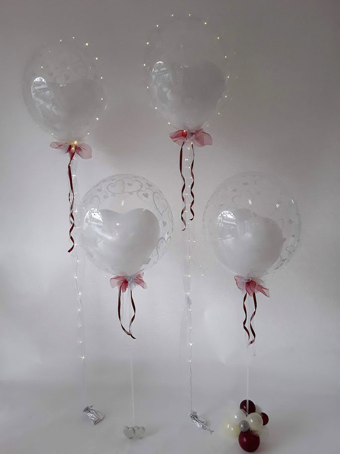 Durchsichtige, glasklare Bubble-Dekorationen mit Herz-Innenballon und exklusiver Schleife. Mit oder ohne Lichterkette.