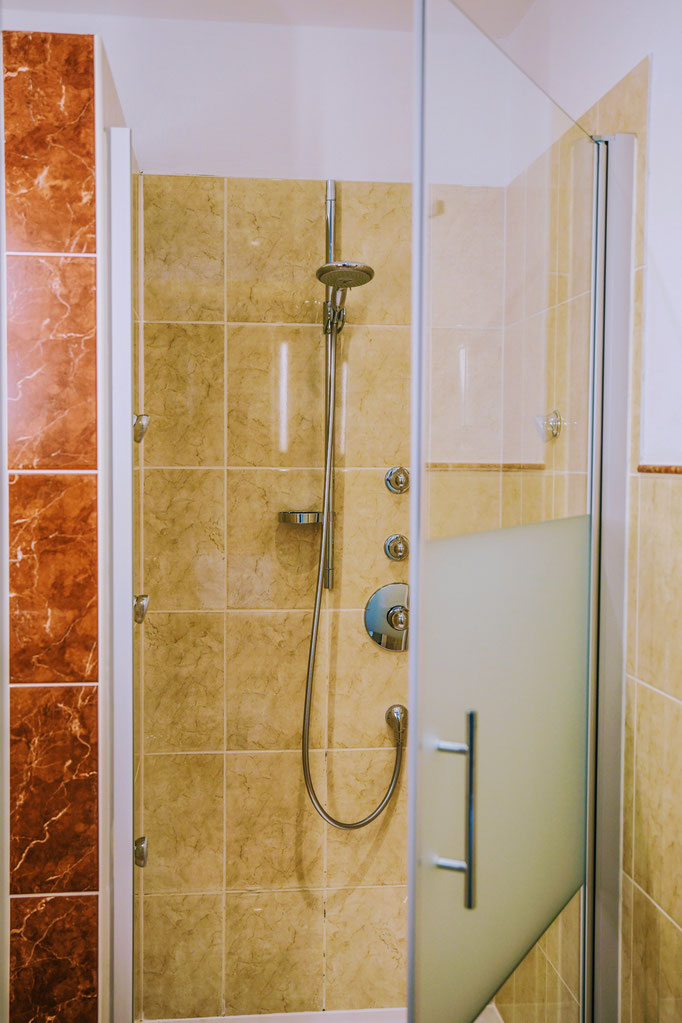 ...und einer Massagedusche