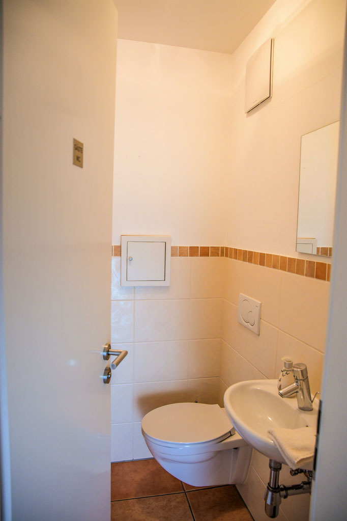 Weiteres WC im Eingangsbereich für den 3. und 4. Gast