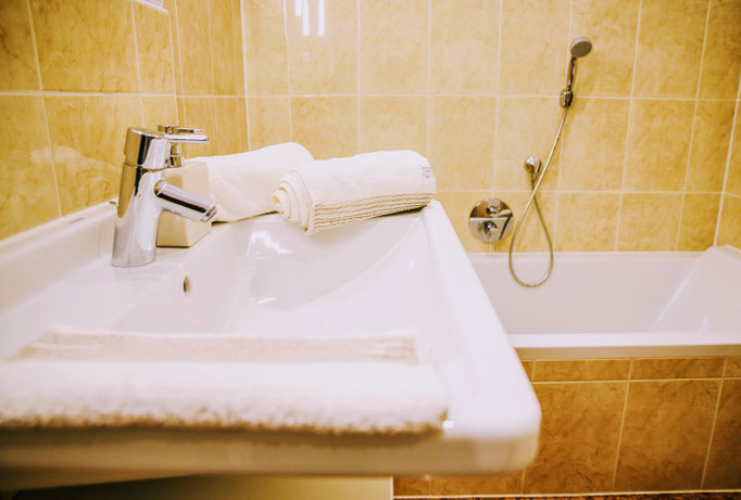 ...mit Badewanne...