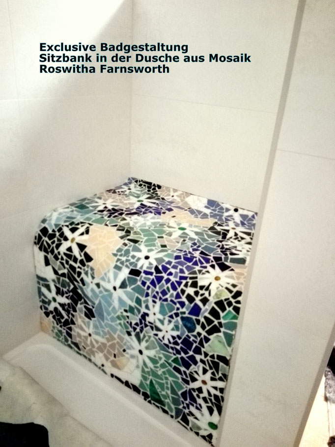 Sitzbank in der Dusche, Mosaik Roswitha Farnsworth