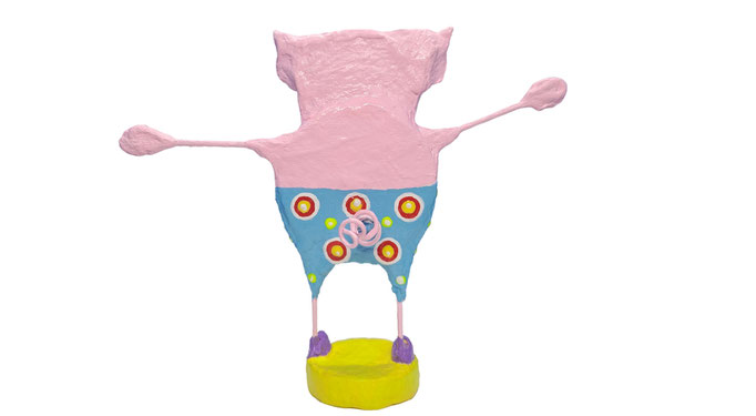 Farbenfrohes Deko-Objekt: stehendes Schweinchen (ca. 12 cm) auf gelber Basis mit türkiser Hose und Punkten. Rückansicht