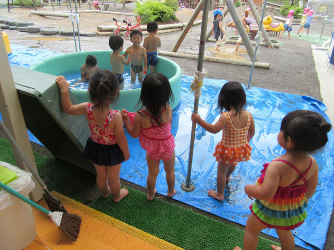 6 30 プール大好き 水たまりも気持ちいい もも組 みそらこども園 6 30 プール大好き 水たまりも気持ちいい もも組 みそらこども園