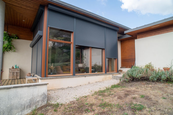 Volets Roulants: électrique, solaire, aluminium  2023-2024 sur mesure en rénovation de chez Altiva Pro Menuisier Bandol 83150