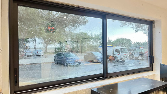 Baie vitrée coulissante : en aluminium Mars 2025 sur mesure de chez Altiva Pro Menuisier au Castellet 83330