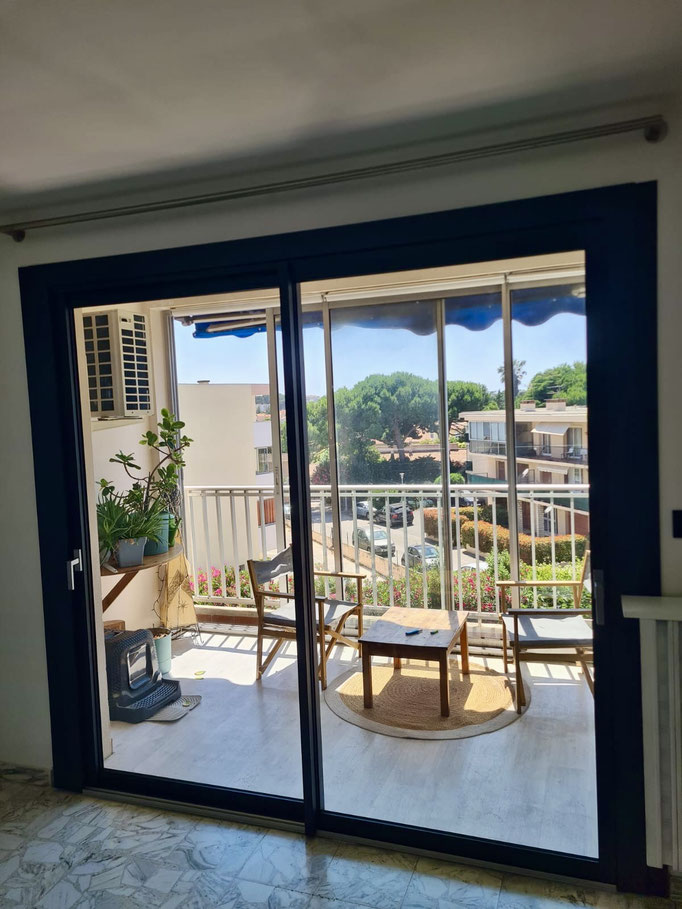 Baie vitrée coulissante  : en aluminium Mai 2025 sur mesure de chez Altiva Pro Menuisier à Toulon