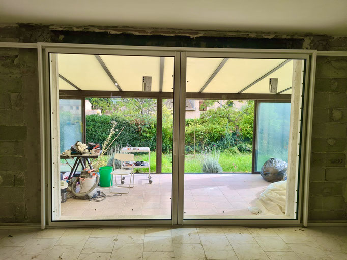 Baie vitrée coulissante : en aluminium Octobre 2024 sur mesure de chez Altiva Pro Menuisier à Toulon