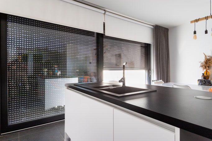 Volets Roulants: électrique, solaire, aluminium  2023-2024 sur mesure en rénovation de chez Altiva Pro Menuisier Six-Fours-Les-Plages 83140 