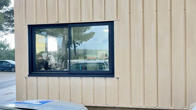 Baie vitrée coulissante : en aluminium Mars 2025 sur mesure de chez Altiva Pro Menuisier au Castellet 83330