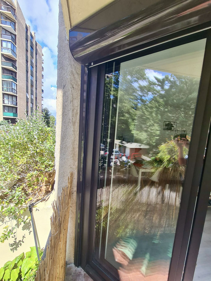 Baie vitrée coulissante : en aluminium Mai 2024 sur mesure de chez Altiva Pro Menuisier à Marseille