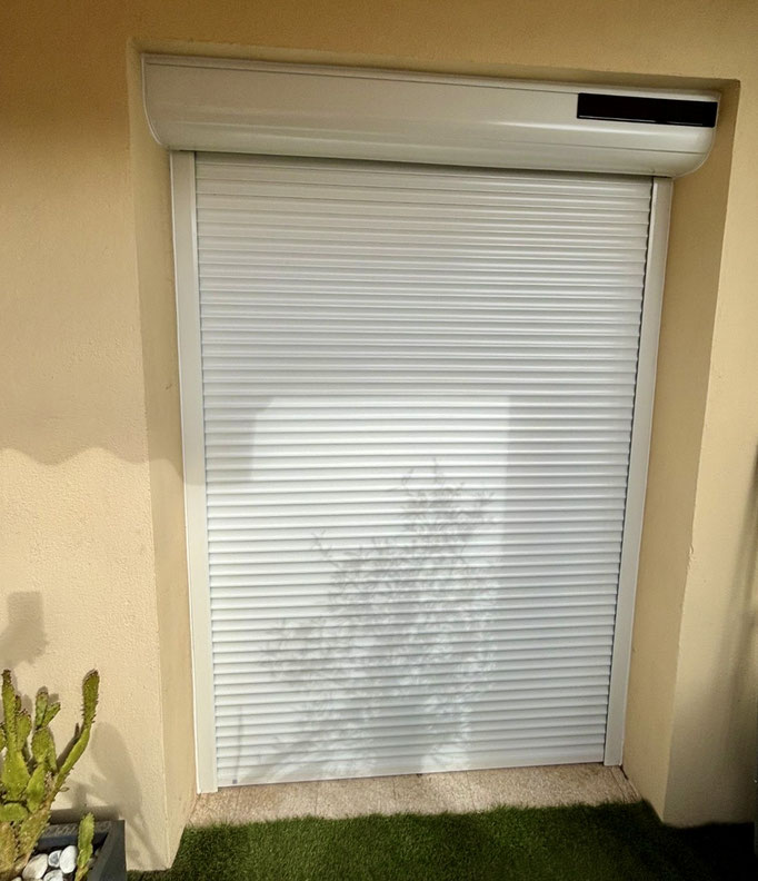 Volets Roulants solaire,Janvier 2026 sur mesure en rénovation de chez Altiva Pro Menuisier à Six Fours les Plages 83140