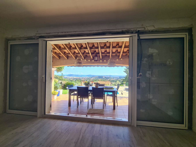 Baie vitrée coulissante : en aluminium Mai 2025 sur mesure de chez Altiva Pro Menuisier à Toulon