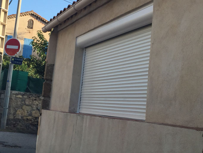 Volets Roulants : électrique 2021 sur mesure en rénovation de chez Altiva Pro Menuisier La Valette 83160