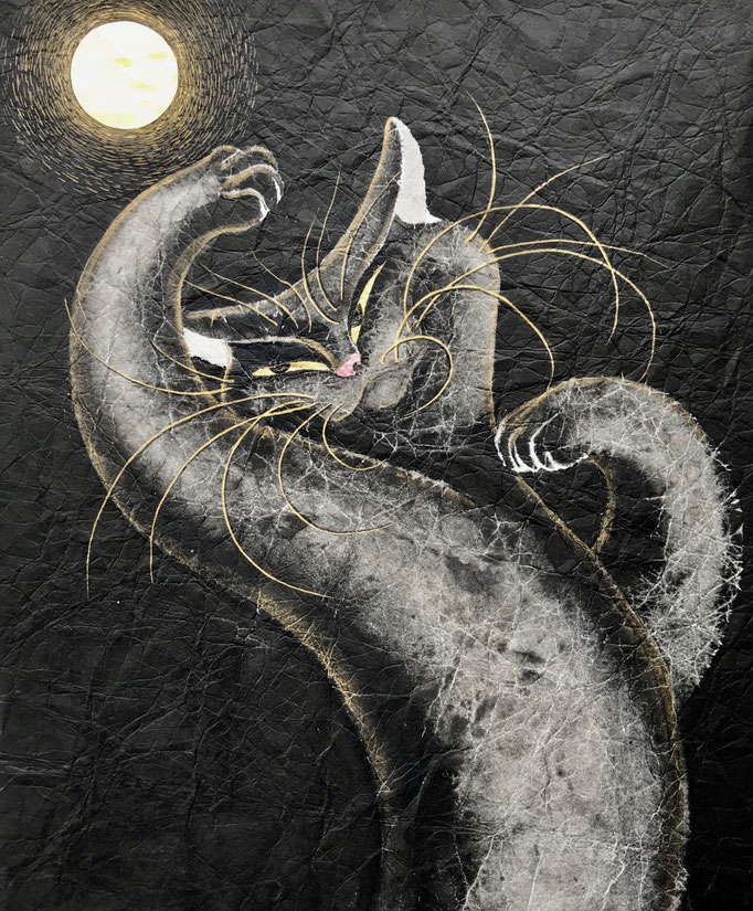 踊る猫　F8（455×380）高知麻紙 墨　岩絵の具 金泥　金箔　2018年　製作
