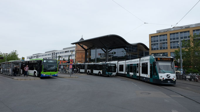 Combino XL 411 "Bern"+MAN Lion's City, P AV996 +Mercedes Capacity L, PM RB398, Potsdam Hbf, 27.05.2019, Ingo Weidler 