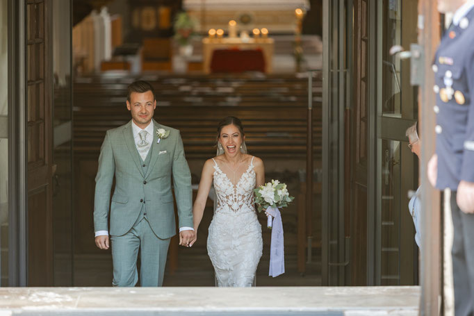 Brautpaar beim Auszug aus der Kirche im Kloster Oberzell