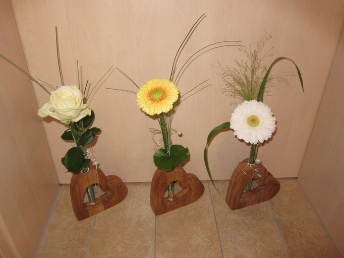 Blumenvase mit Reagenzglas / kreativ-fraesen