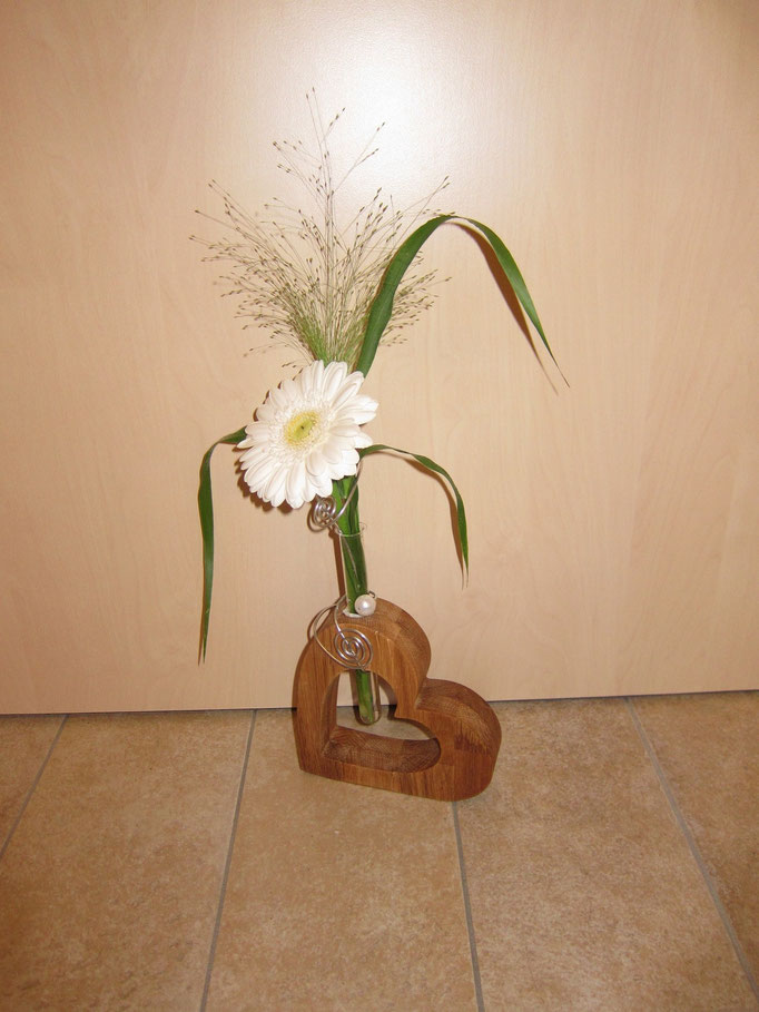 Blumenvase mit Reagenzglas / kreativ-fraesen