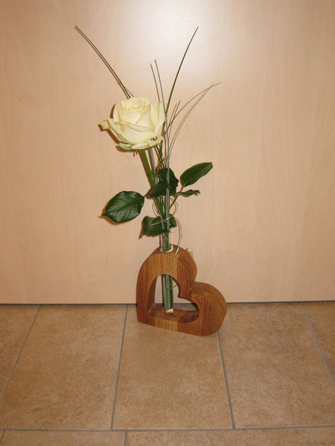 Blumenvase mit Reagenzglas / kreativ-fraesen