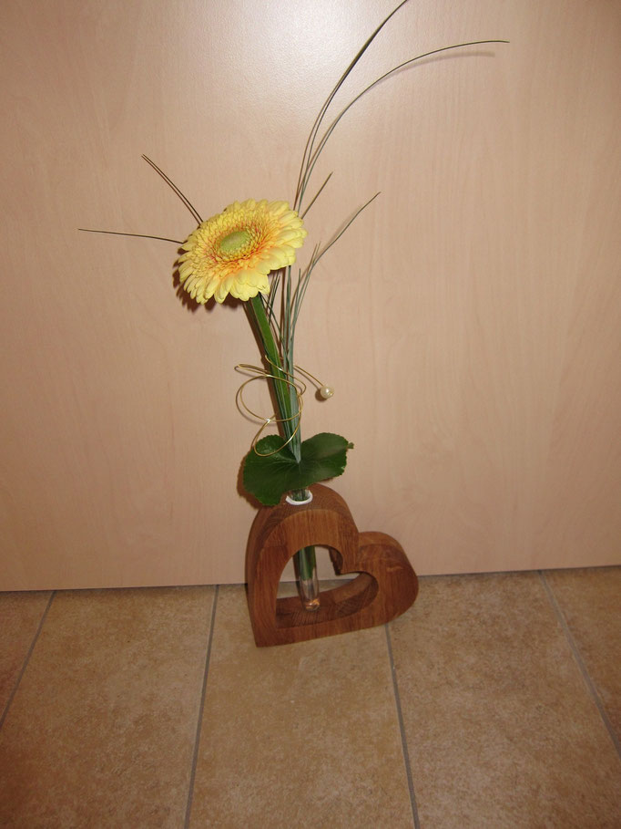 Blumenvase mit Reagenzglas / kreativ-fraesen
