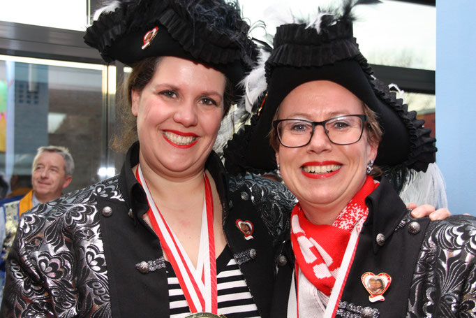 Queen Mom I. und II. (Christiane Bauch, li. und Anja Butscheid, re.)