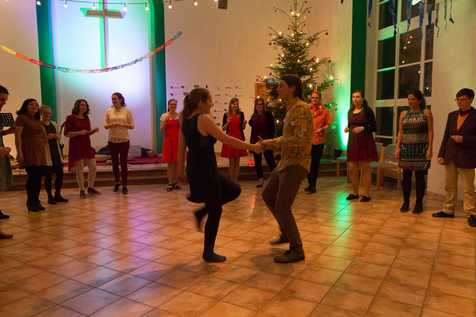 Magda und Lukas beim Rock'n'Roll vortanzen