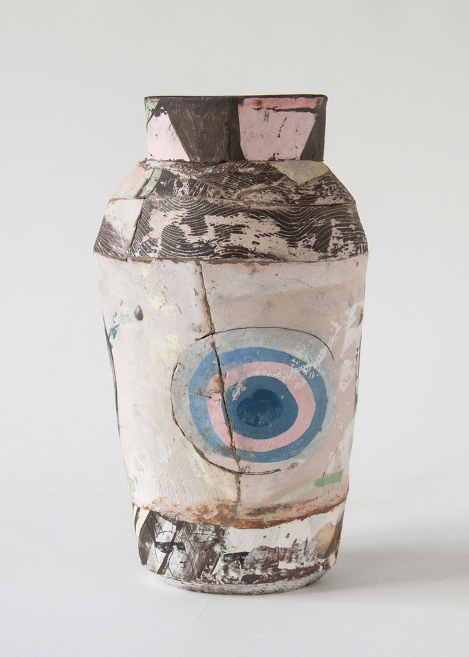 ohne Titel • 2013 • Engobe auf Steinzeugton • H 35 cm • Privatbesitz