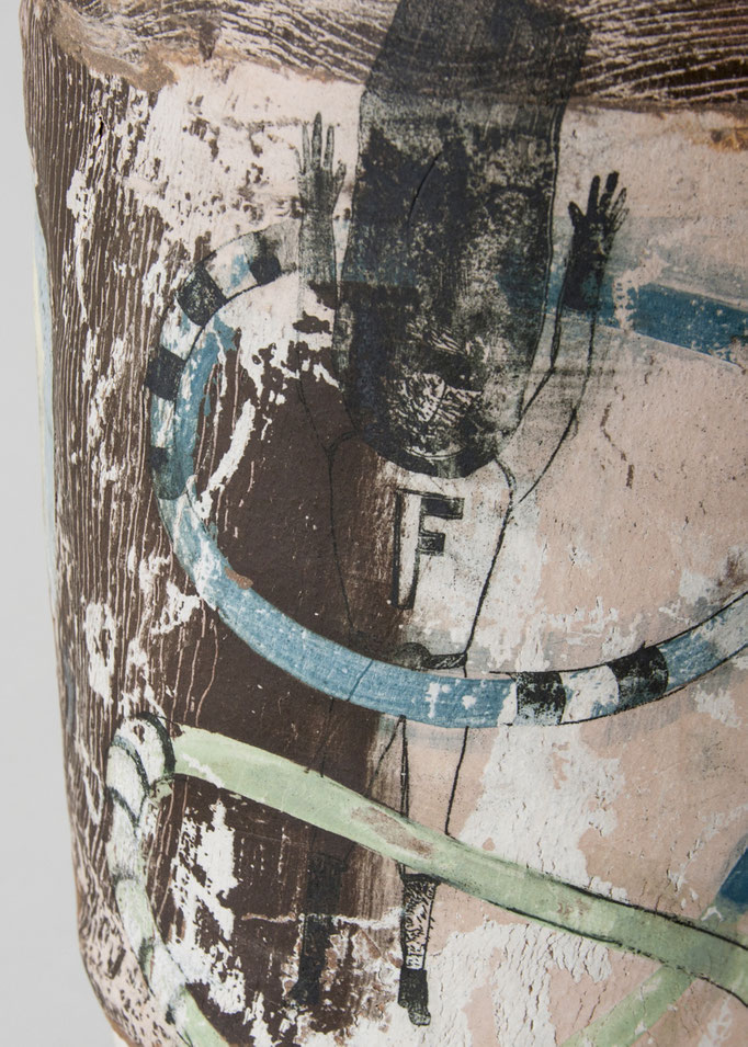 ohne Titel • 2013 • Engobe auf Steinzeugton • H 35 cm • Detail  • Privatbesitz