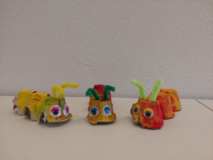 Kleine Würmchen aus Eierkarons gebastelt