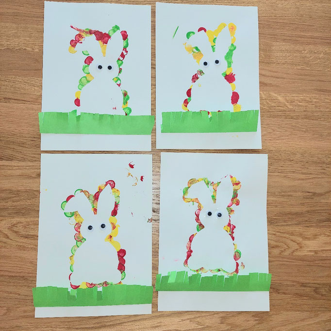 Osterbasteln :mit Korkzapfen gestempelt