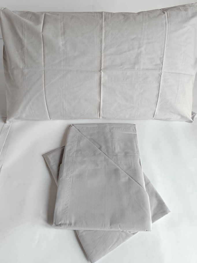 Completo lenzuola in puro cotone per letto singolo in tinta unita 100% Puro Cotone. Col.Grigio. A736