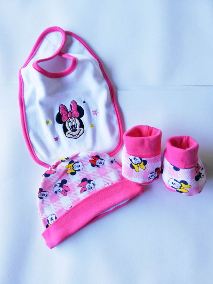 Set regalo cappellino, scarpine e bavetta neonato prima nascita Disney in cotone. Col.Rosa. C099