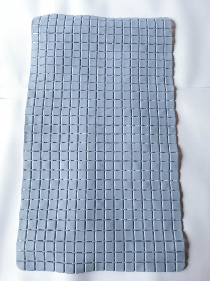 Tappeto doccia/vasca antiscivolo di forma rettangolare con quadratini tinta unita 40x70 cm. Col.Celeste. B781