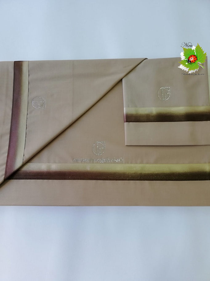 Completo 5 pezzi matrimoniale con coppia di lenzuola più trapuntino con swaroski. Art. Delizza di Nazzaremo Gabrielli. B427