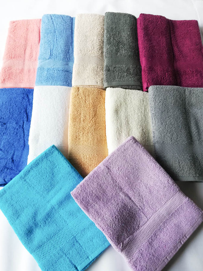 Asciugamano Liabel 1+1 asciugamano viso e ospite in spugna di cotone tinta unita. B750