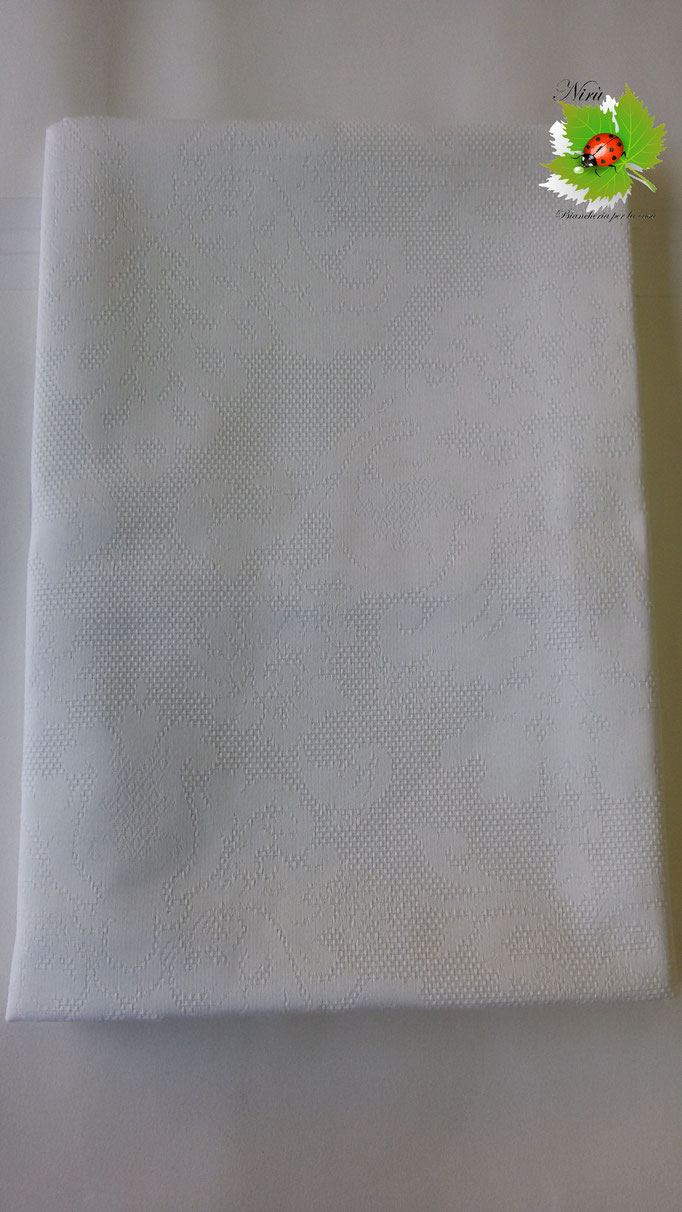 Tovaglia a copritavolo jacquard di fiandra per 6 persone 140x180 cm. Col. Bianco.A974