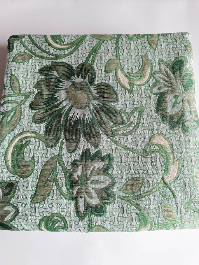 Scampolo di tessuto damascato in gobelin fantasia con fiore in jacquard 280x280 cm. Col.Verde. A732