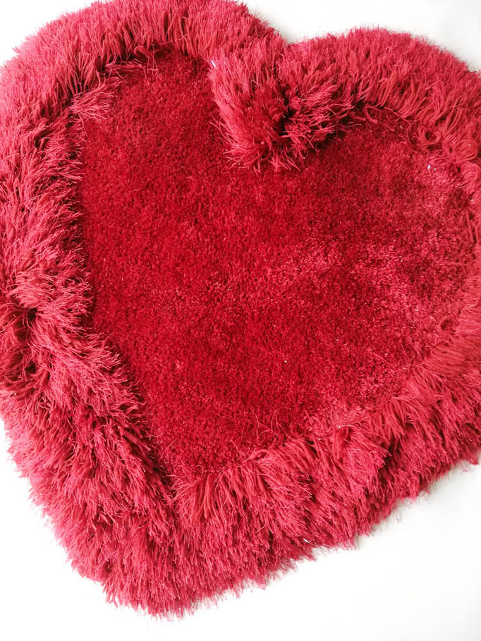 Tappeto con pelo a forma di cuore 90x90 cm. Col.Bordeaux. B568