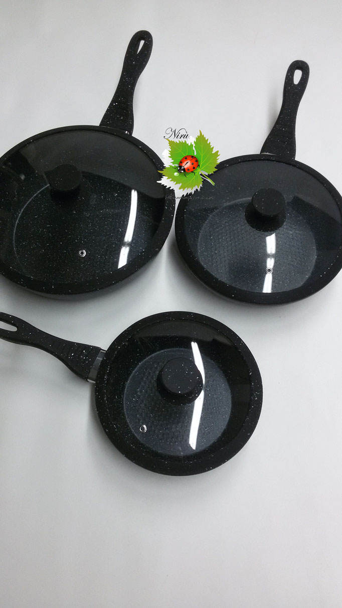 Set padelle antiaderente con pietra lavica e con coperchio: 20 cm, 24 cm, 28 cm. Col.Nero. Art.A816