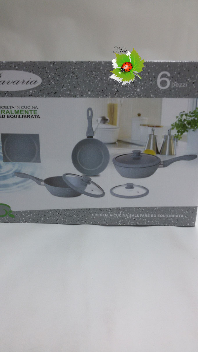 Set padelle antiaderente con pietra lavica e con coperchio: 20 cm, 24 cm, 28 cm. Col.Grigio. Art.A816